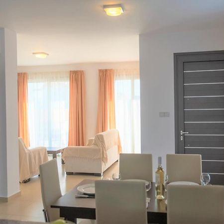 Coral Bay Villa 10 Екстериор снимка
